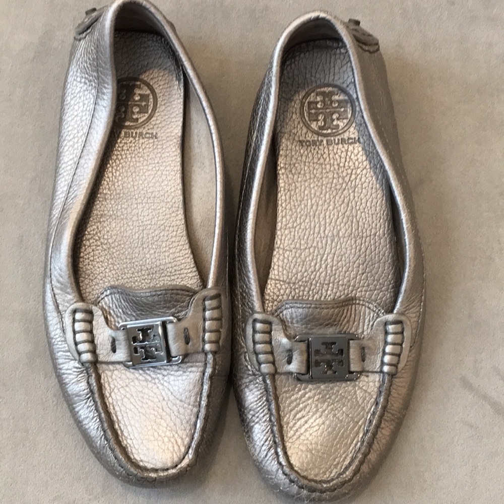 Tory Burch Chrome Metallic Driving Loafers - 8M